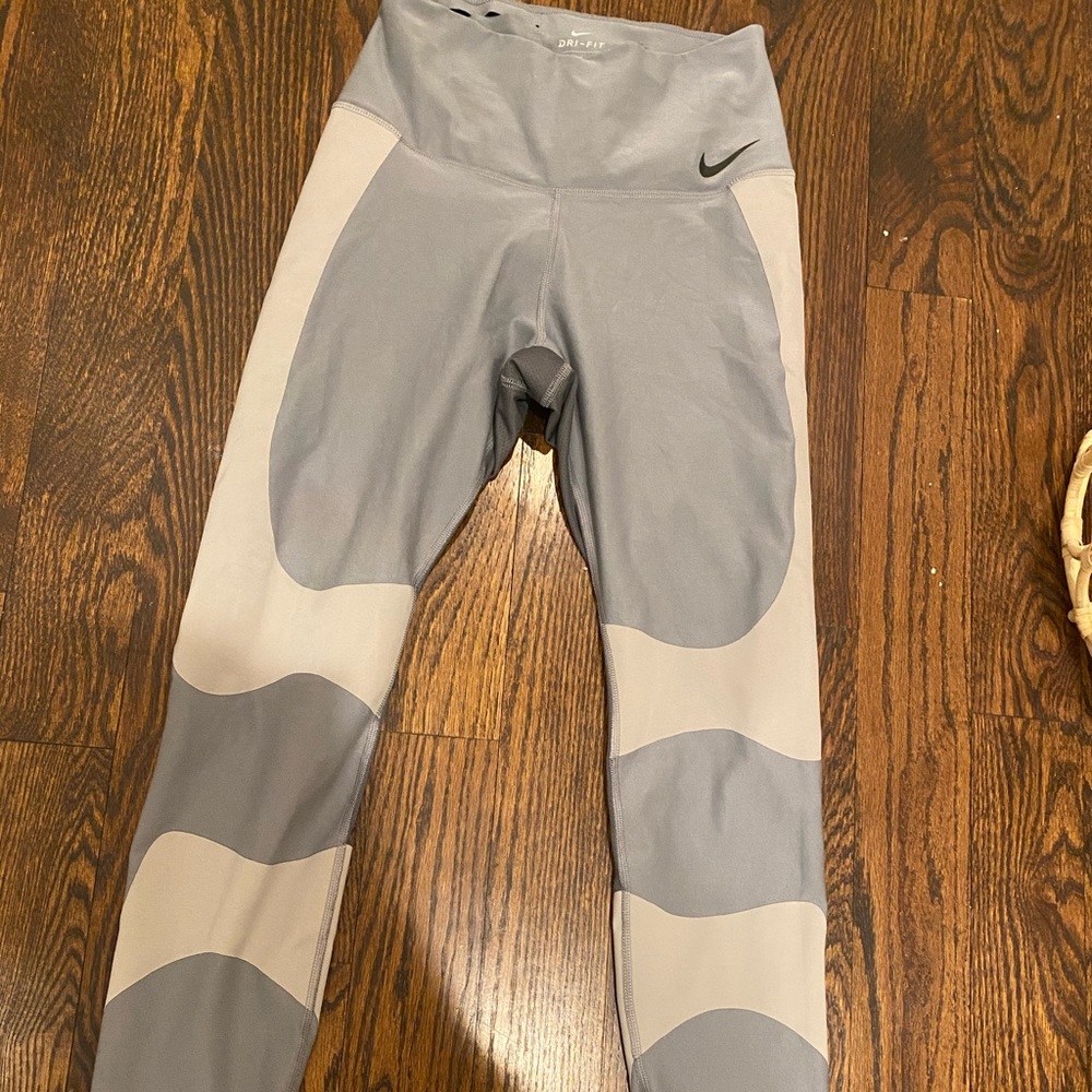 Nike stretch leggings very nice